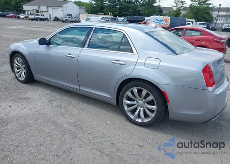2017 Chrysler 300C z USA, uszkodzony, nr VIN 2C3CCAEG7HH667871